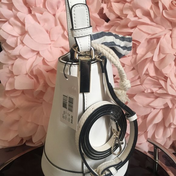 Bucket Bag - Picture 3 of 7